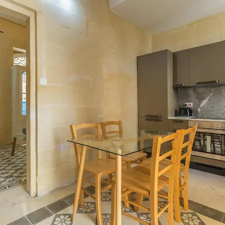 Charming House In Central Sliema, Walking Distance To The Seafront And Restaurants Sliema