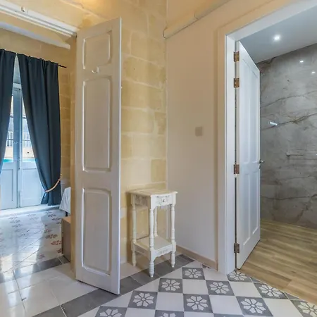 Charming House In Central Sliema, Walking Distance To The Seafront And Restaurants Sliema