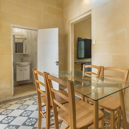 Charming House In Central Sliema, Walking Distance To The Seafront And Restaurants Tatil Evi Sliema