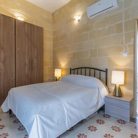 Charming House In Central Sliema, Walking Distance To The Seafront And Restaurants * Sliema