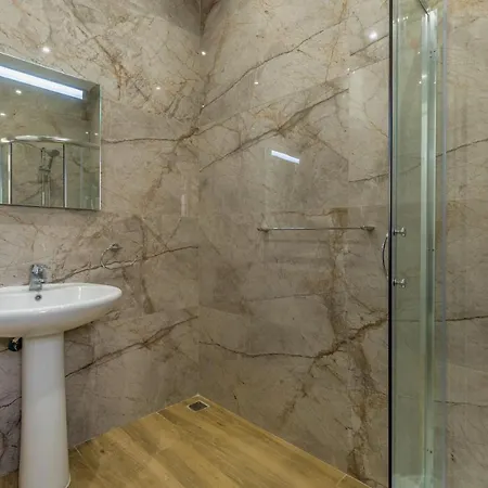 Charming House In Central Sliema, Walking Distance To The Seafront And Restaurants Сasa de vacaciones *