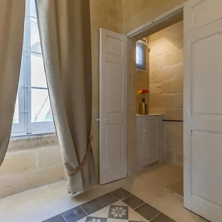 Charming House In Central Sliema, Walking Distance To The Seafront And Restaurants Ferienhaus *